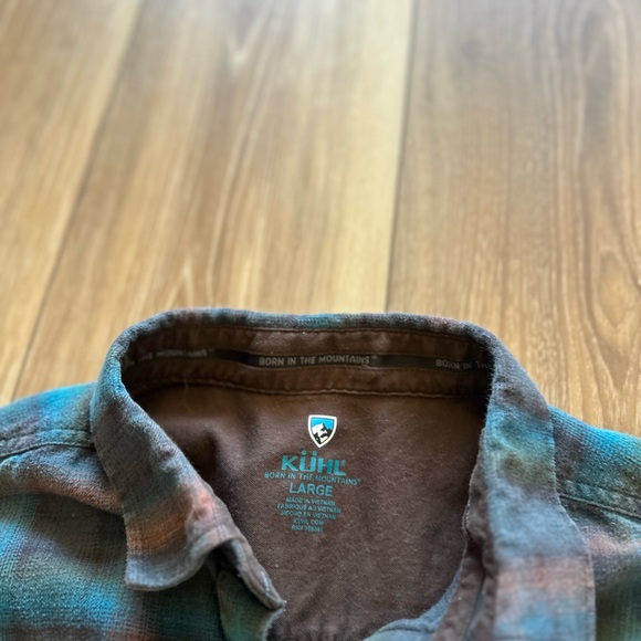 Kuhl Men's Plaid button down shirt size large - Picture 4 of 5